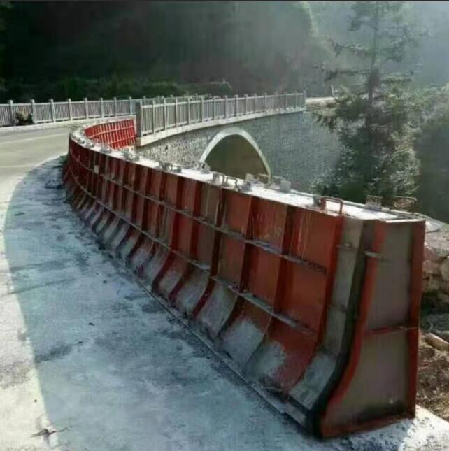 隔离墩时博官方网站-.jpg