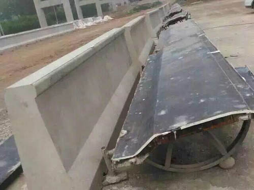 高速公路防撞墙时博官方网站-.jpg